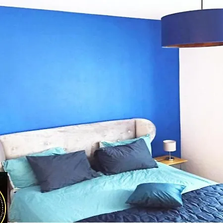 London Apartment *