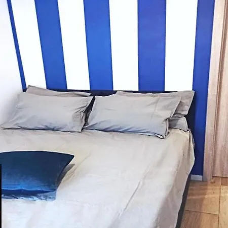 London Apartment *