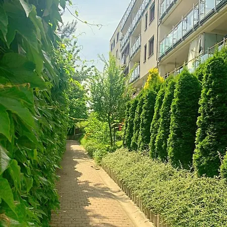 London Apartment *